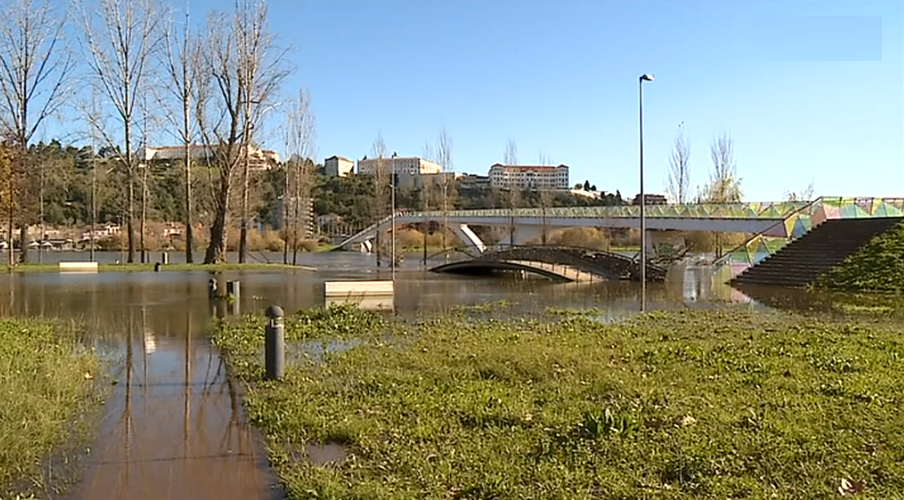 Cheias no Mondego devido a descargas da barragem da Aguieira