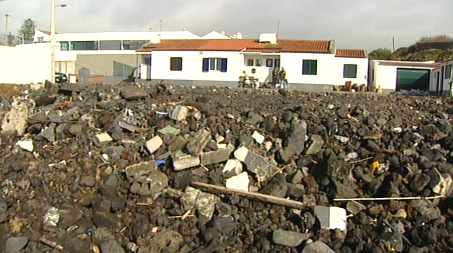 Casas desprotegidas em São Miguel