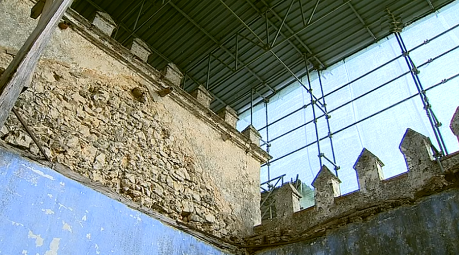 Monumento degradado em Santa Iria da Azóia II