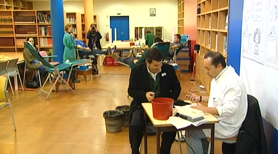 Dádiva de sangue na escola da Ribeira Grande