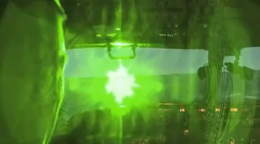Ataques com lasers a aviões