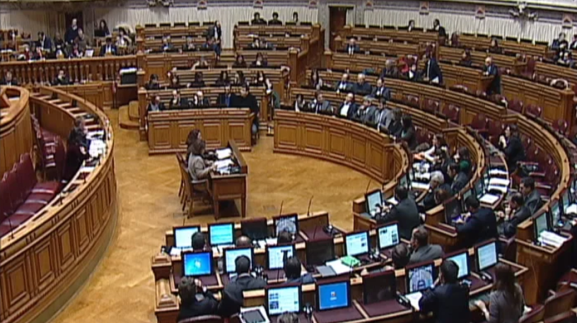 Privatização da TAP e adoção de crianças por casais homossexuais