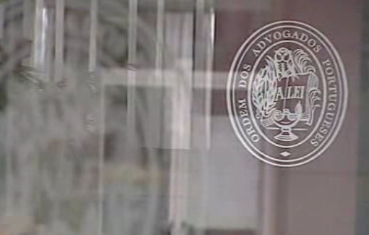 Advogados indignados