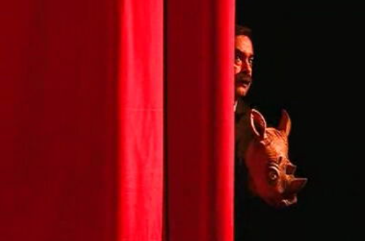 Peça de teatro “Da Sensação de Elasticidade Quando se Marcha sobre Cadáveres”