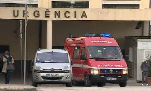 Ambulâncias retidas por falta de macas para transporte de doentes