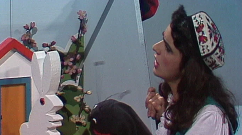 Ângela Pinto conta “O Coelhinho Branco”