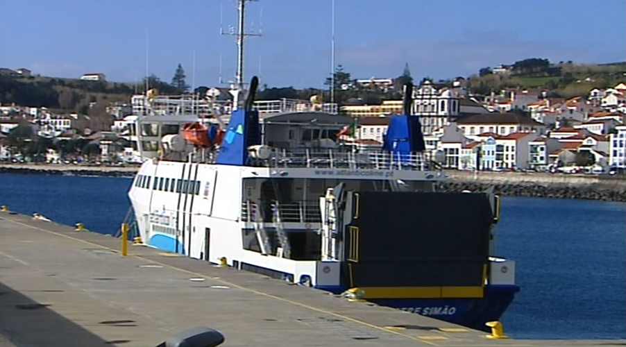 Navio de passageiros “Mestre Simão” avariado