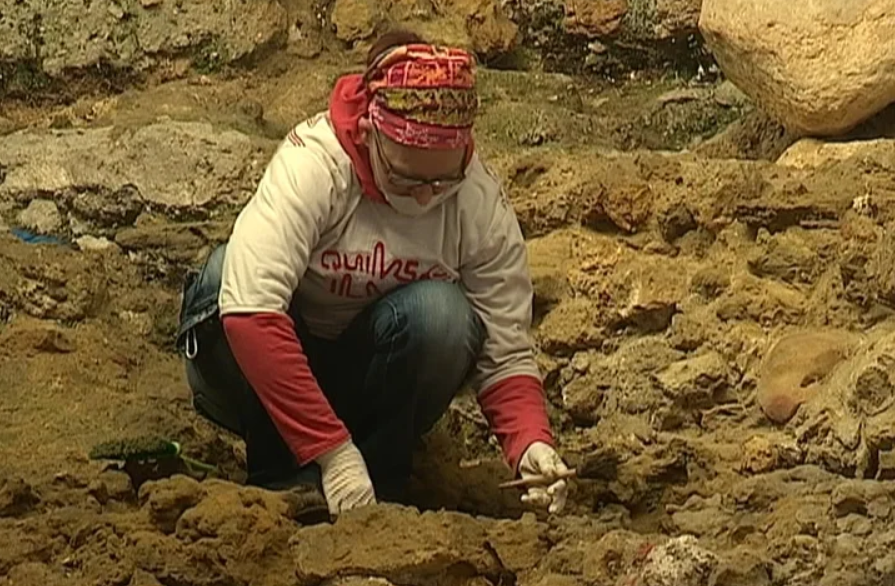 Limpeza arqueológica no Teatro Romano
