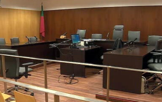 Adiamento do julgamento de burla ao BES