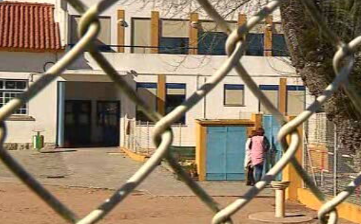 Criança esquecida em escola