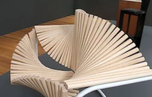 Exposição Art on Chairs