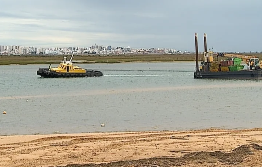 Demolições na praia de Faro