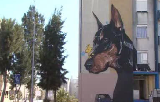 Pintura de murais em bairro social