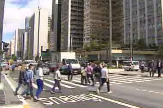 Reação de emigrantes portugueses na Suíça, Angola e Brasil