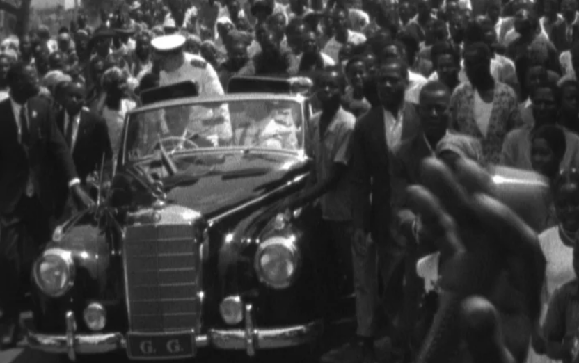 Sarmento Rodrigues visita a vila de João Belo