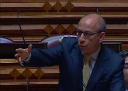 Debate sobre o regime dos vistos gold