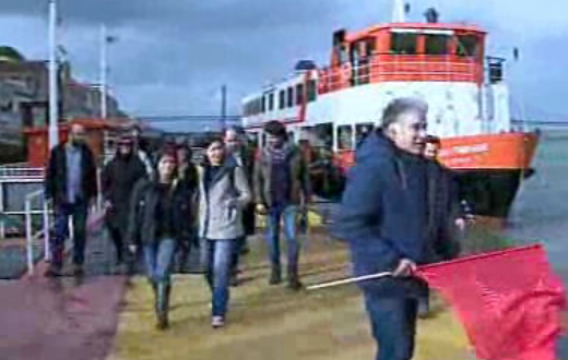 Deputados viajam de transportes públicos