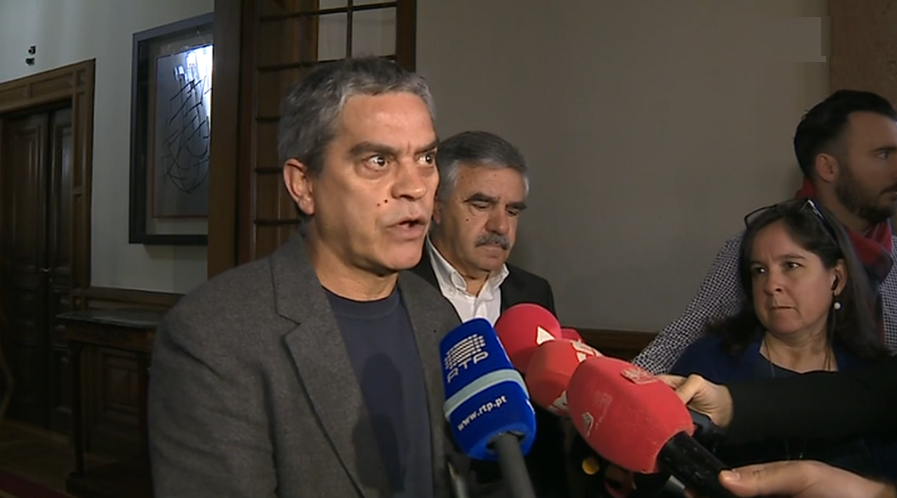 Partidos à esquerda apoiam Governo