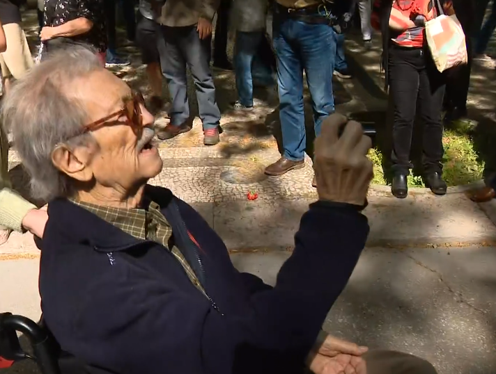 Desfile do 25 de Abril de 1974 em Lisboa