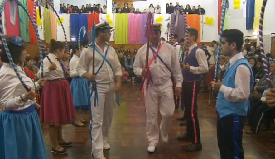 “Danças de Espadas” na Ilha das Flores