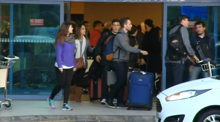 Chegada de emigrantes para os Bailinhos de Carnaval