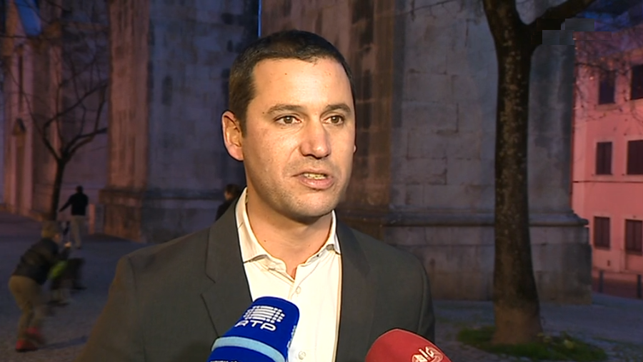 PS responde às críticas da oposição