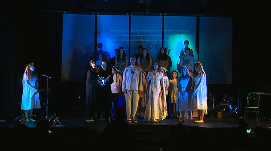 Teatro “A saga europeia” por alunos de Erasmus