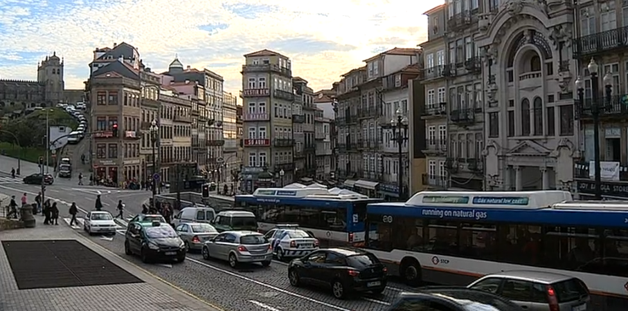 Novos parquímetros para estacionamento automóvel no Porto