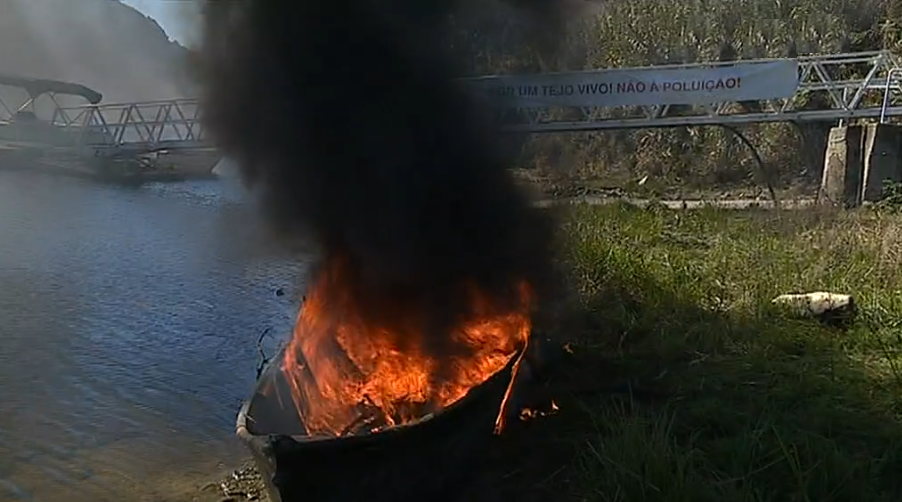 Protesto de pescadores contra poluição no Tejo