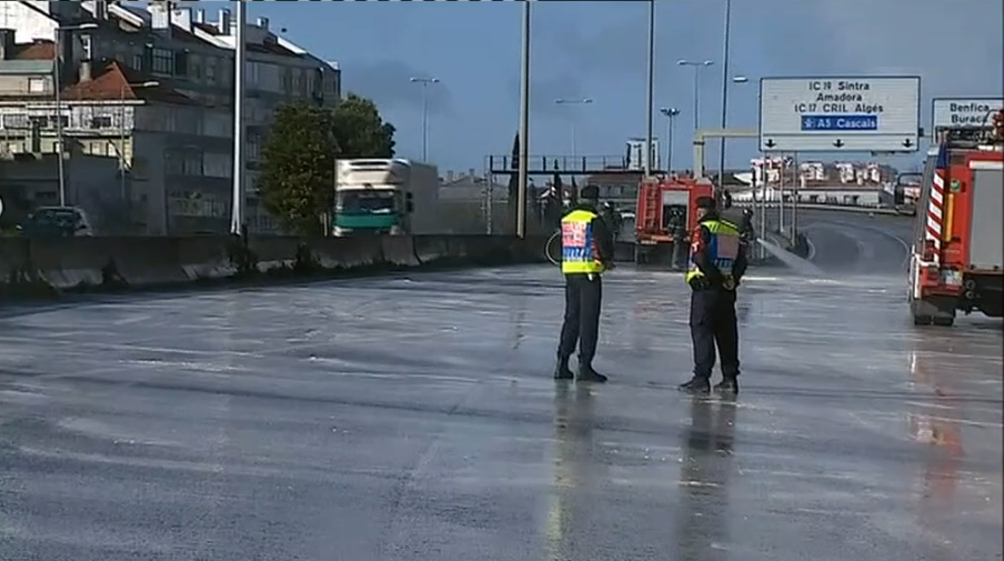 Despiste de camião em Lisboa