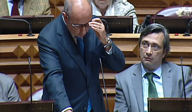 Reação de deputados ao atentado terrorista em França