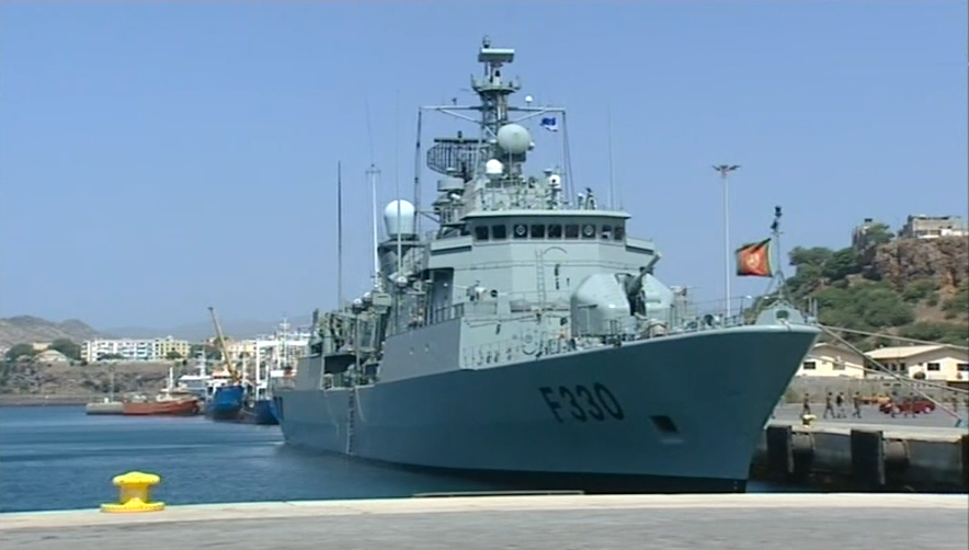 Escala da fragata portuguesa em África