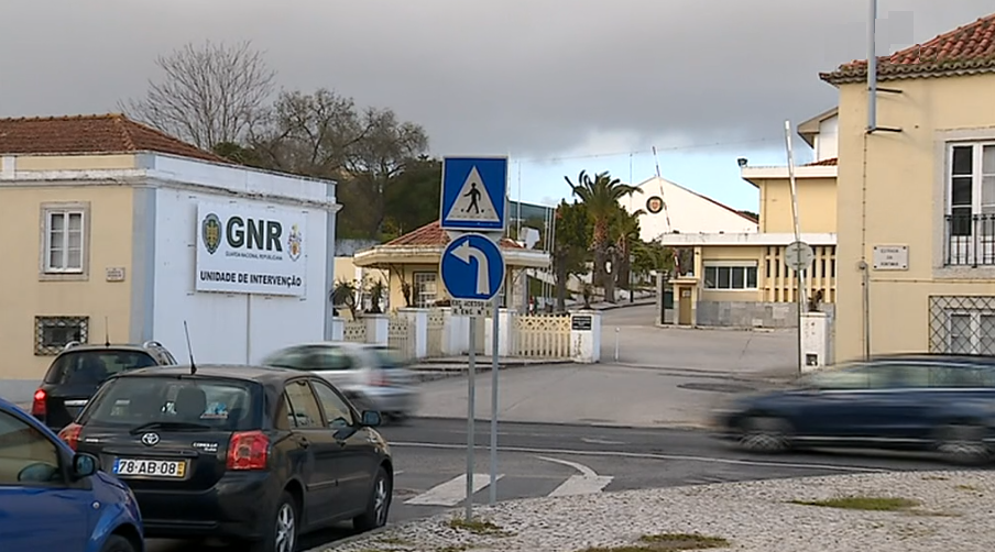 Militares ajudam nas obras