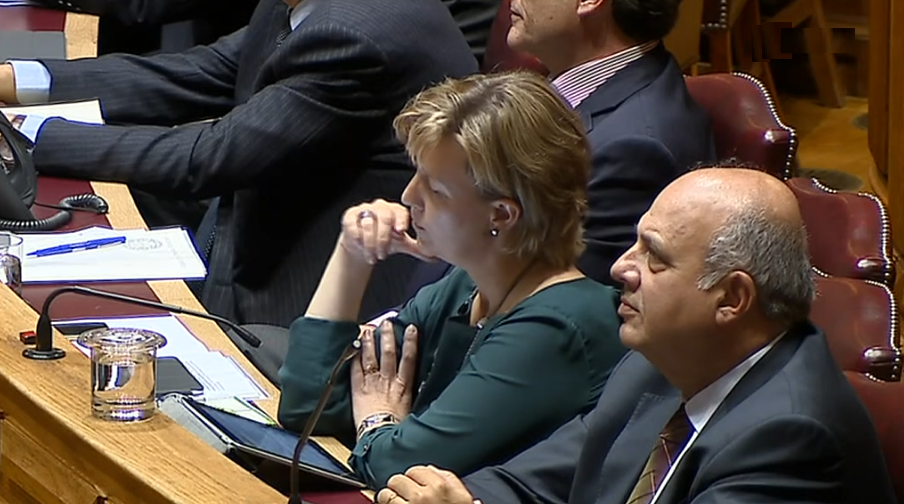 Contratação polémica de Maria Luís Albuquerque