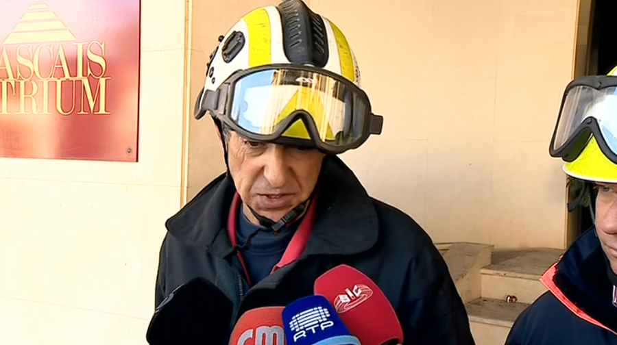 Incêndio em prédio em Cascais