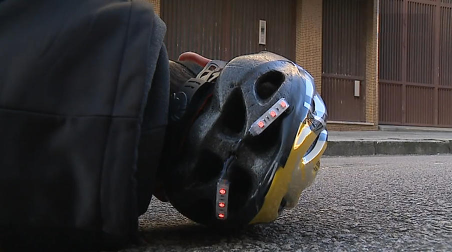 Escola profissional cria capacete inteligente