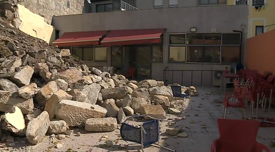 Escola degradada em edifício do património arquitetónico