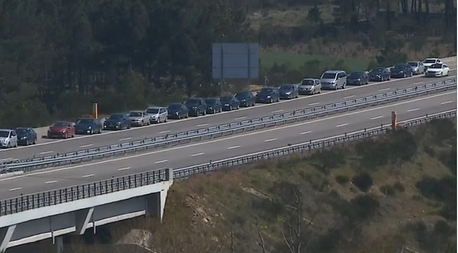 Férias provocam longas filas de trânsito