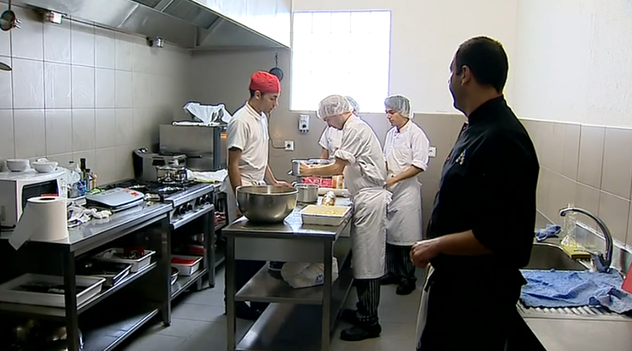 Inserção social e formação profissional de deficientes mentais