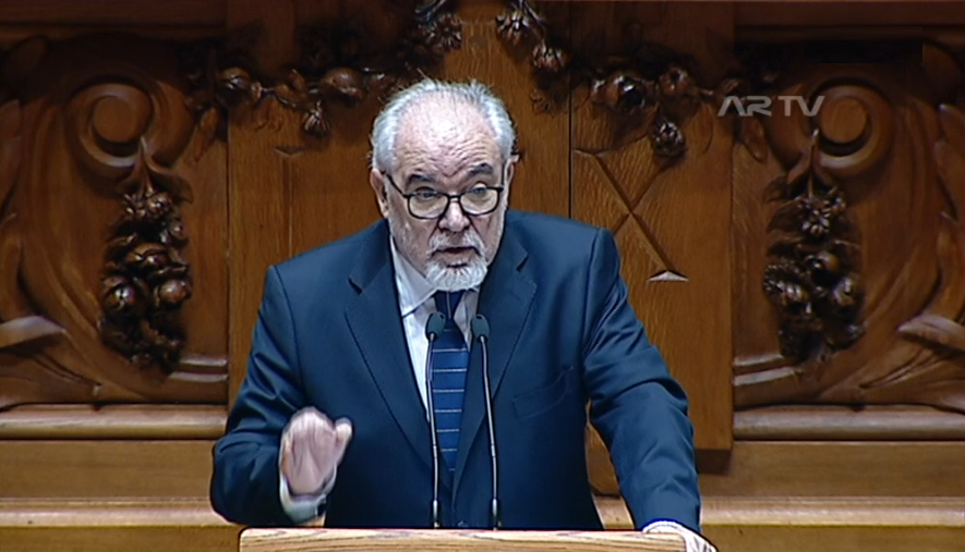 Questão do trabalho precário no parlamento