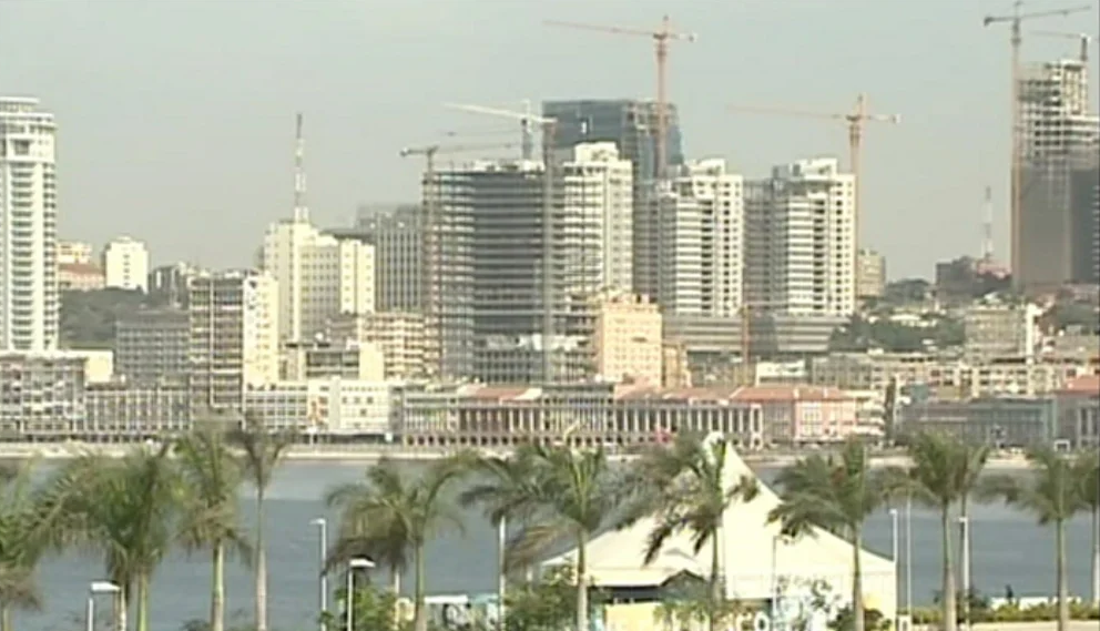 Portugueses a trabalhar em Angola estão a regressar a Portugal