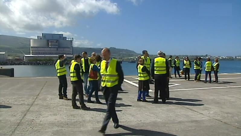 PS visita porto da Praia da Vitória