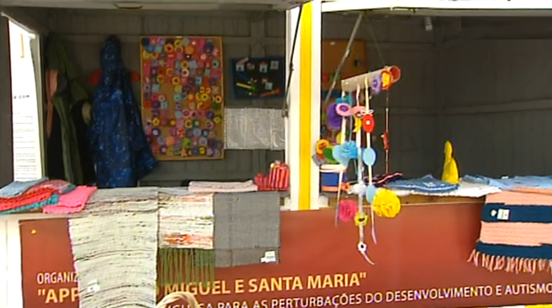 Associação do Autismo no Mercado Urbano de Artesanato em São Miguel