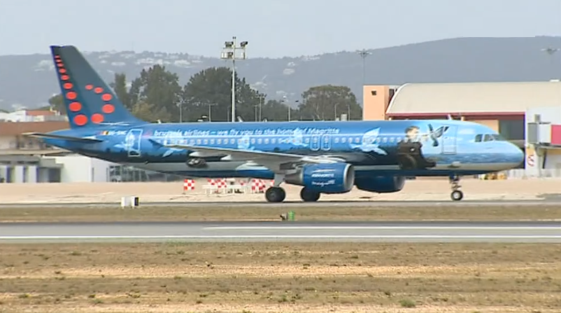 Voo proveniente de Bruxelas chega a Faro