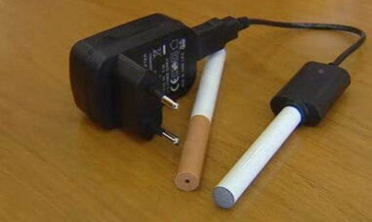 Cigarro eletrónico proibido em espaços públicos