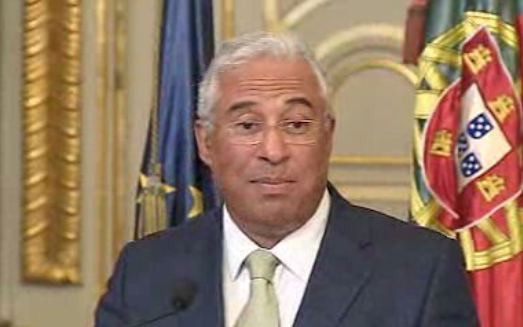 António Costa renúncia ao mandato