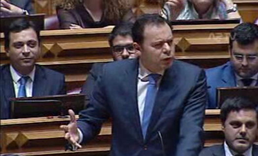 Debate quinzenal: taxa de desemprego sobe