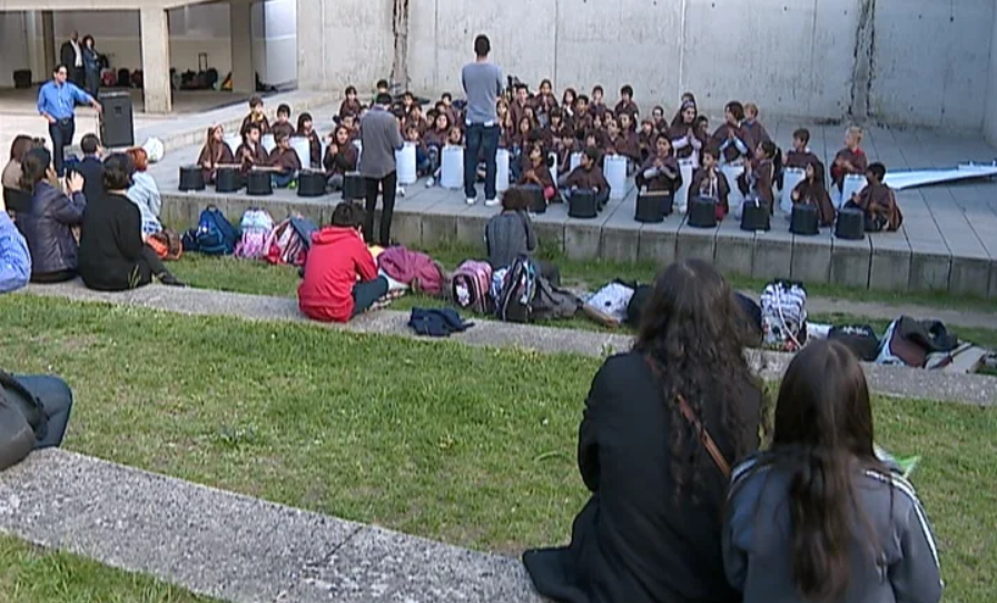 Alunos aprendem a gritar