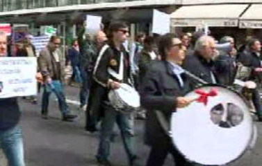 Lesados do BES invadem balcão do Santander