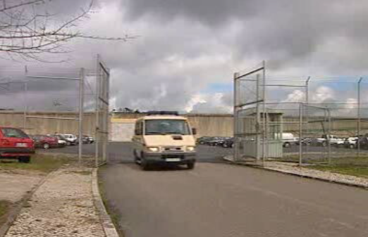 Recluso assalta bancos